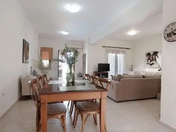 Family Friendly Villa Bluefairy With Private Pool, Near Restaurants & Beach - Yerinde Yemek