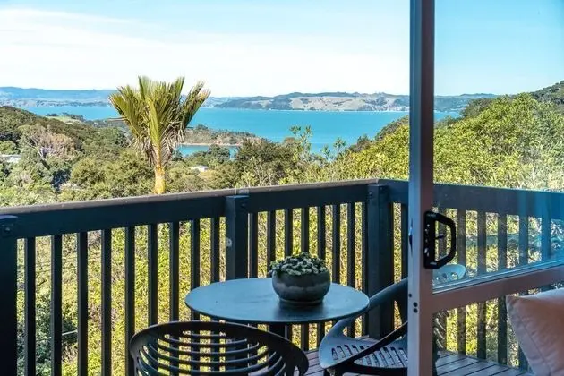 Family Friendly Home with Tree Top Vista