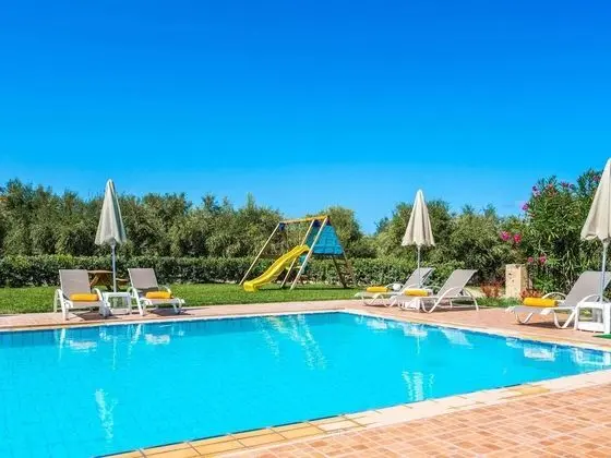 Family Friendly Villa Private Pool, Children's Play Area, Bbq, Spacious Garden, Near Beach