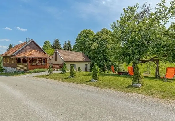 Family Friendly Rural House Jeka