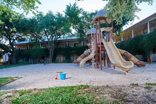 Family Garden Inn Suites