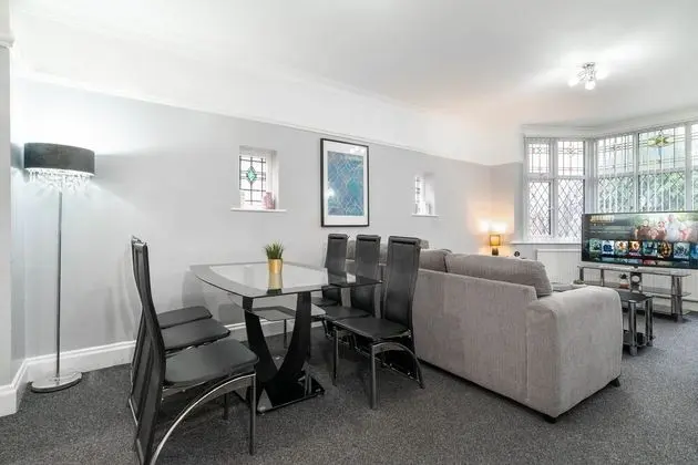 Family Home With Garden in Prime Birmingham Location - Oda Düzeni