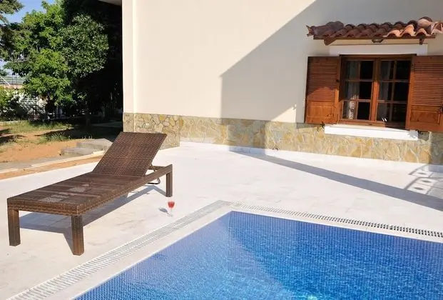Family Maisonette with Pool near Beach - Havuz
