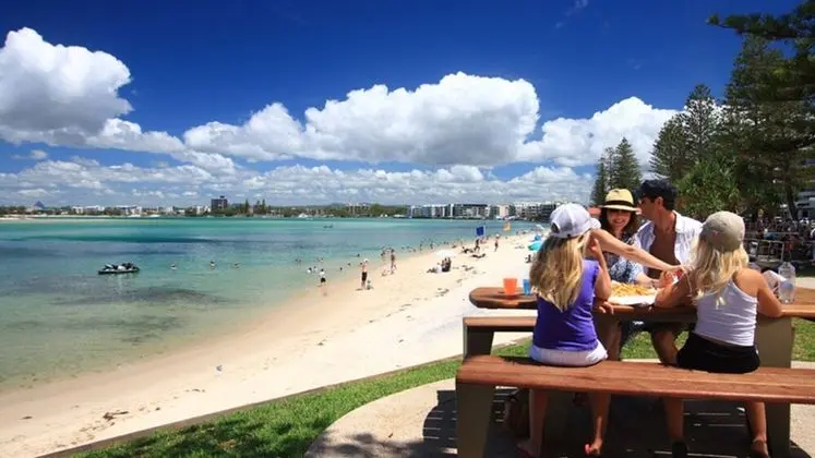 Family, Romance, Fun on Kings Beach - Plaj