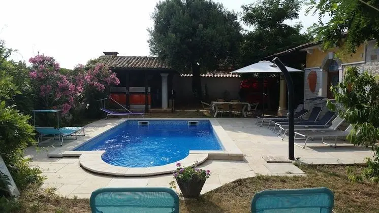 Family Rustic House With Private Pool