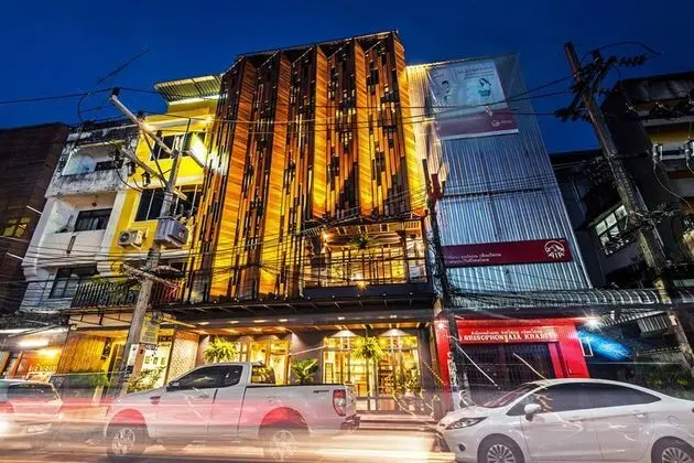 FAMILY TREE HOTEL