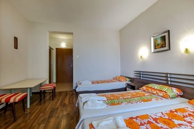 Family Triple Room in Dafinka Guest House - Oda