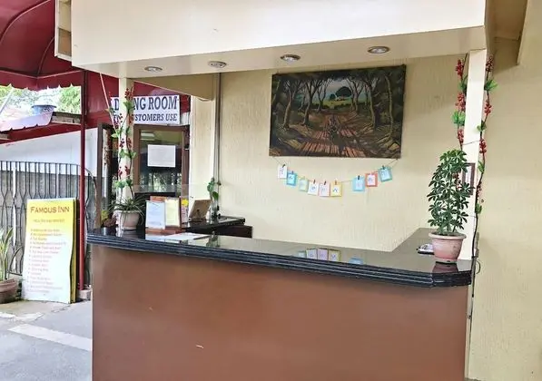 Famous Inn - Lobi