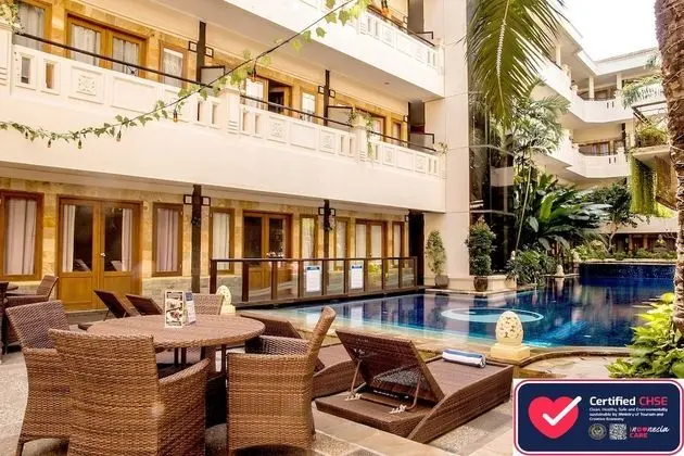 Famous Hotel Kuta