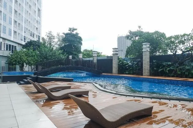 Fancy And Nice Studio Apartment At Grand Sungkono Lagoon - Havuz