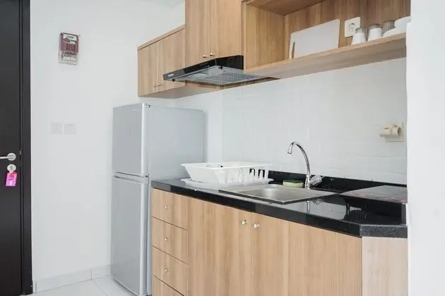 Fancy And Nice Studio At Casa De Parco Apartment - Mutfak