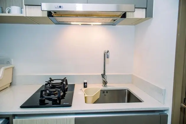 Fancy And Nice Studio At Gold Coast Apartment - Mutfak