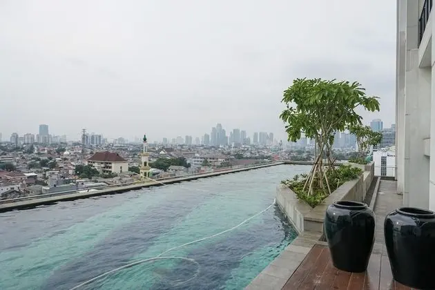 Fancy and Nice Studio Room Apartment at Nine Residence