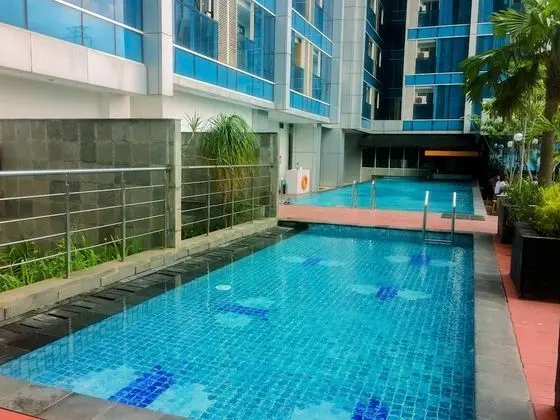 Fancy And Nice Studio At Tamansari The Hive Apartment - Havuz