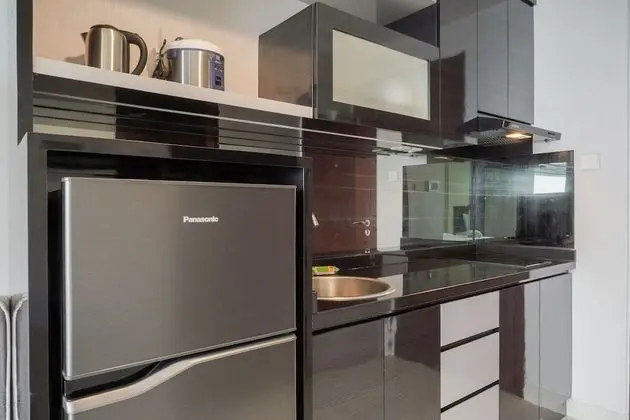Fancy and Nice Studio at West Vista Apartment - Mutfak