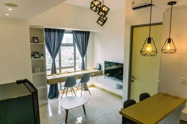 Fancy And Serene 1Br Apartment At M-Town Residence - İç Mekan