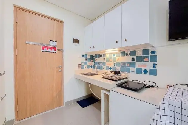 Fancy And Strategic Studio Apartment At B Residence - Mutfak
