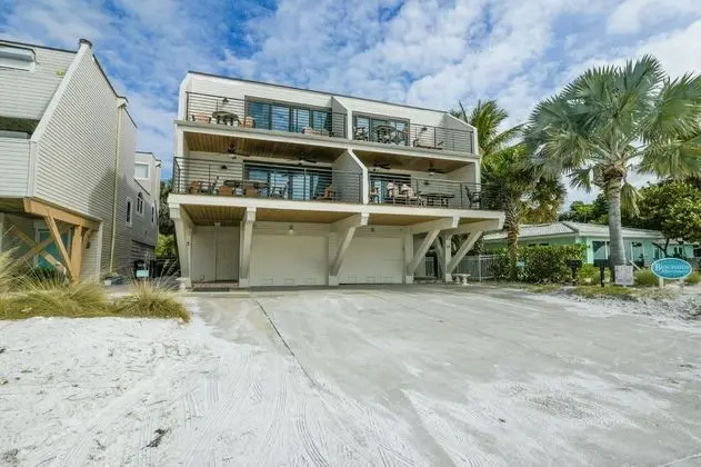 Fanta-Sea on the Beach by Beachside Management - 53 Beach Rd