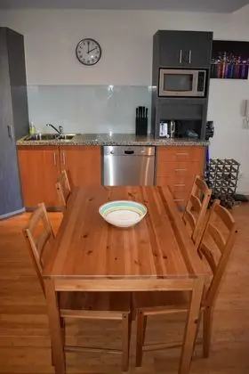 Fantastic 1 Bedroom Apartment Near Kings Park & The City - Mutfak