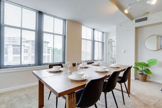 Fantastic 1 Bedroom Condo at Arlington - Yerinde Yemek