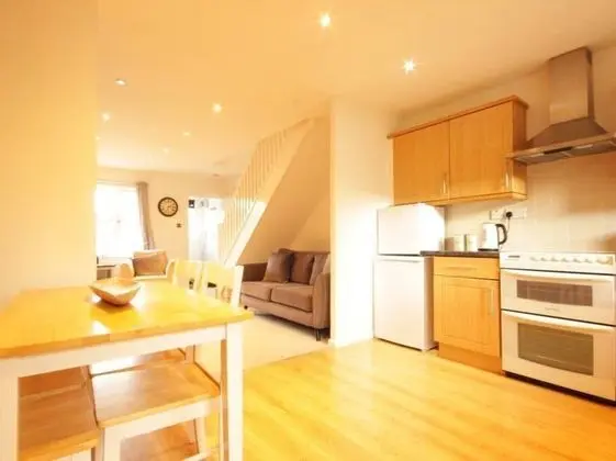 Fantastic 2-bed House in Hull. Garden, Sky tv - Öne Çıkan Resim