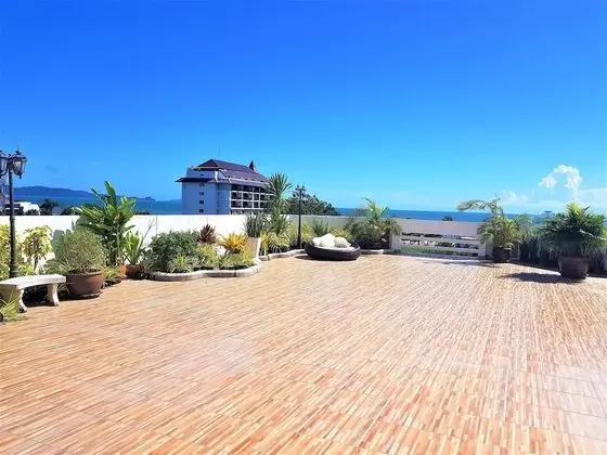Fantastic 2 bed With Huge Balcony & sea Views