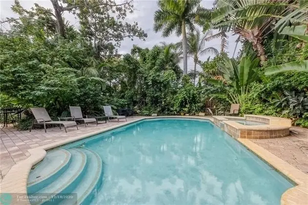 Fantastic 3 Bedroom Heated Salt Pool Home 3 Blocks From Wilton Drive