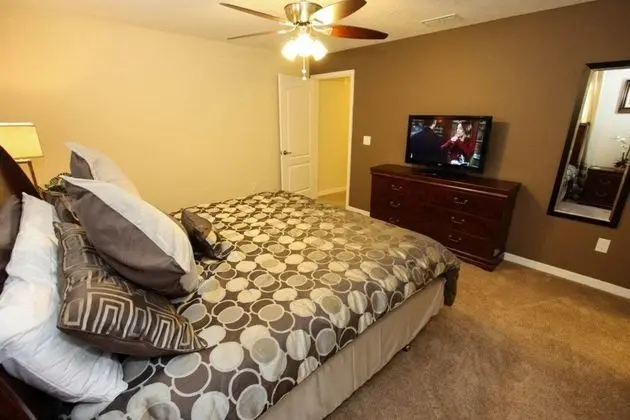 Fantastic 4 Bedroom 3 Bath Town Home With Private Pool - Oda