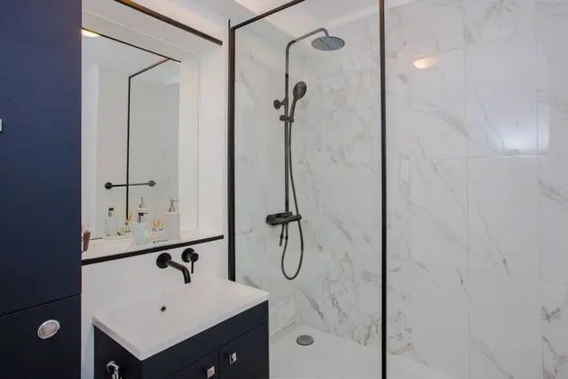 Fantastic Central Apartment With Balcony in Fitzrovia - Banyo Tipleri