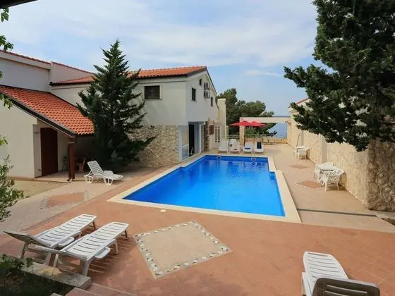 Fantastic Holiday Home With Amazing Garden, Private Pool, Directly on the Beach - Havuz