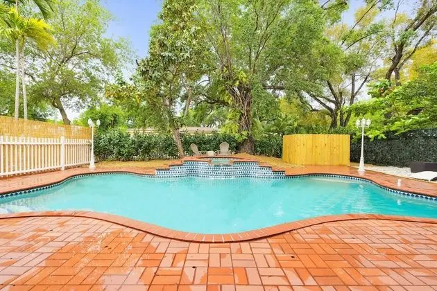 "Fantastic House 5min to Brickell w/ Pool & Tub".