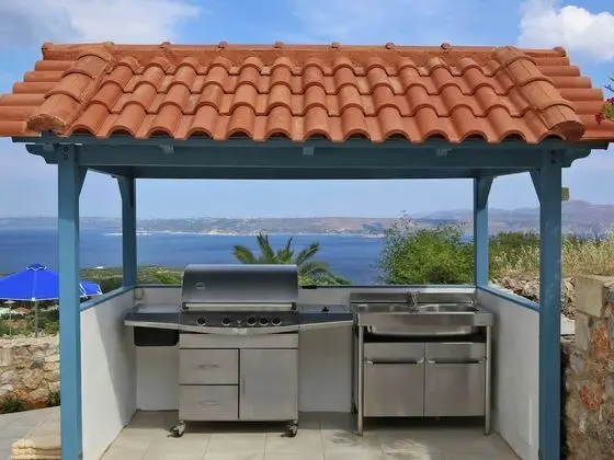 Fantastic Luxe Modern Villa, Large Garden, Private Pool, Outdoor Kitchen NW