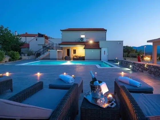 Fantastic Villa in Ugljane With Private Pool - Öne Çıkan Resim