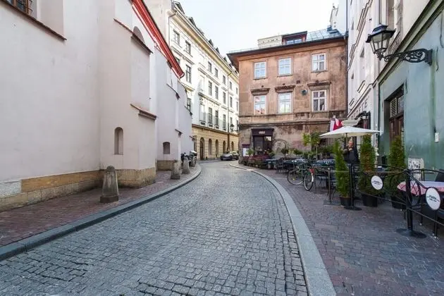 Fantastic Well-decorated 3 Bedrooms Cracovian Home Located in the Old Town