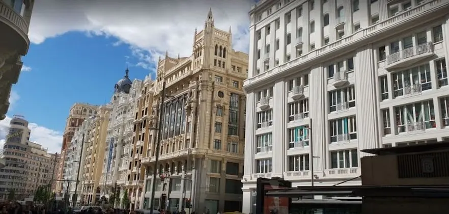 Far Home Gran Vía - Dış Mekan