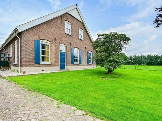 Farmhouse in De Heurne Near the Forest - Öne Çıkan Resim