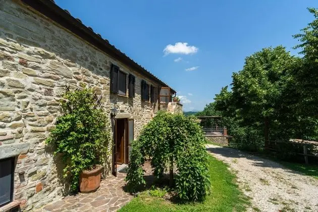 Farmhouse in Hilly Area, Swimming Pool and Panoramic Terrace - Lobi