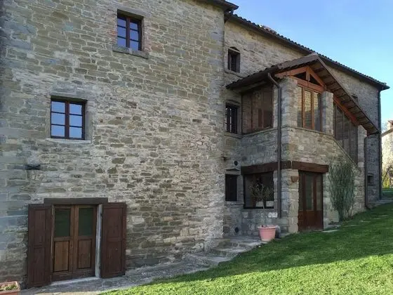 Farmhouse With Pool in the Hills, Beautiful Views, in the Truffle Area