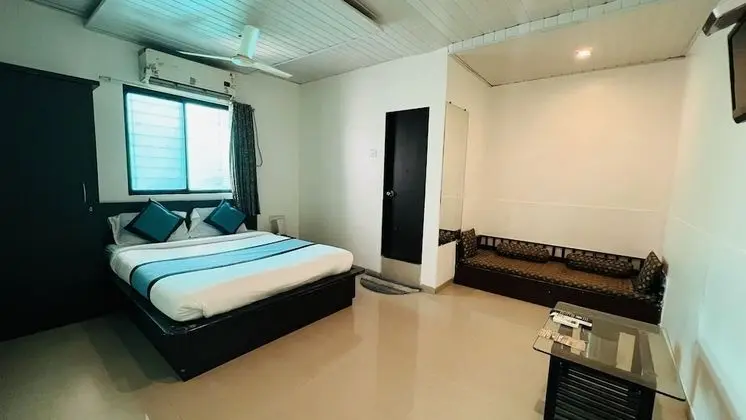 Farmhouse Residency