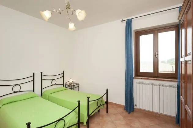 Farmhouse With Small Lake, Swimming Pool, Private Terrace, Garden and Sheep - Oda