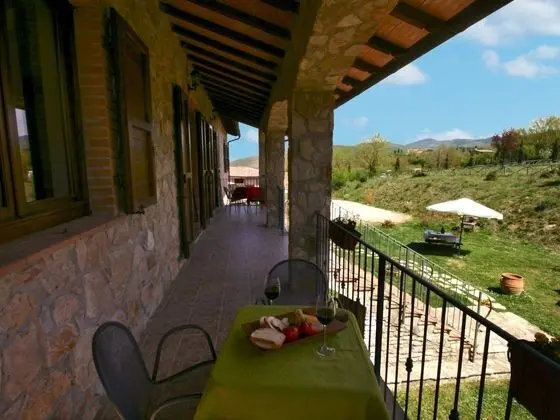 Farmhouse With Small Lake, Swimming Pool, Private Terrace, Garden and Sheep - Yerinde Yemek