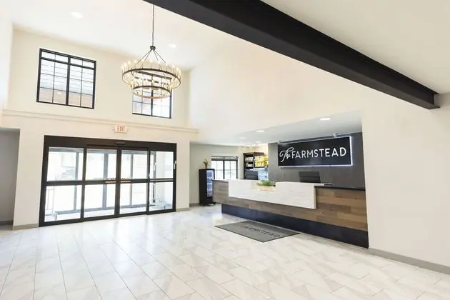 The Farmstead - Lobi