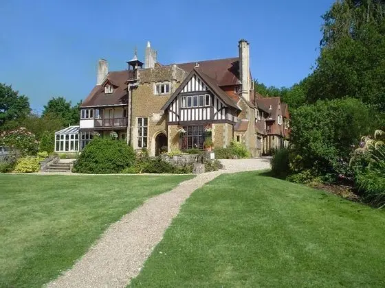 Farnham House - Öne Çıkan Resim