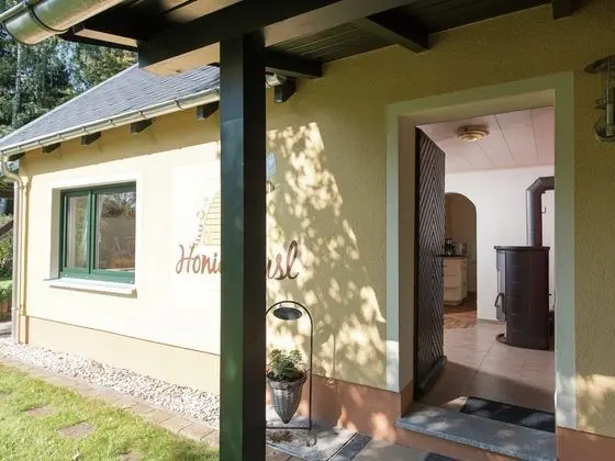 Fascinating Holiday Home in Walthersdorf With Roofed Terrace - Lobi