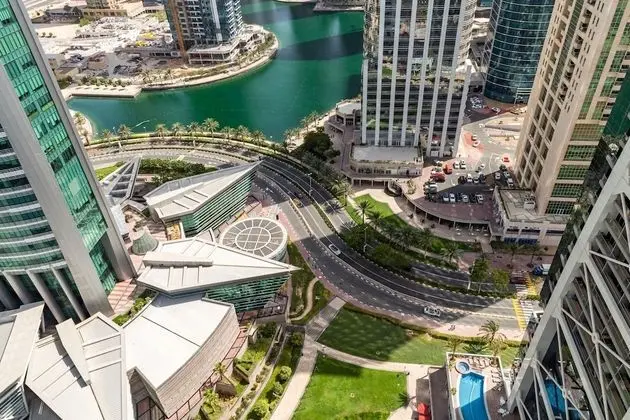 Fashionable 1BR in the Trendy Jlt! Sleeps 4!