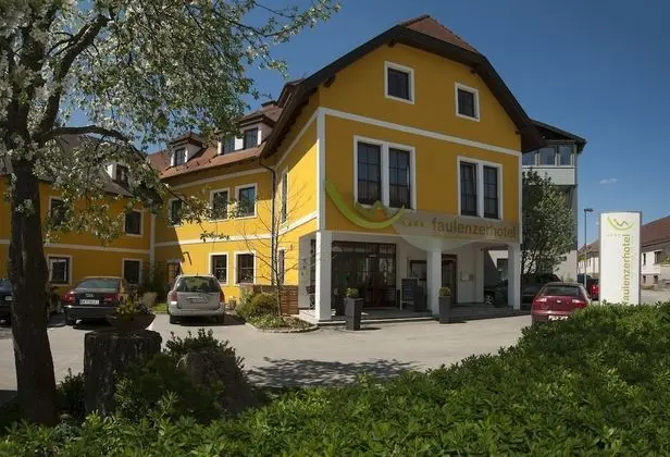 Faulenzerhotel - 1