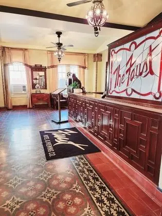 The Faust Hotel - Lobi