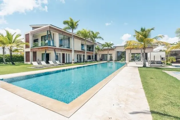 Feel at Home in This Wonderful Villa w Butler Included