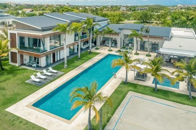 Feel at Home in This Wonderful Villa w Butler Included - Oda