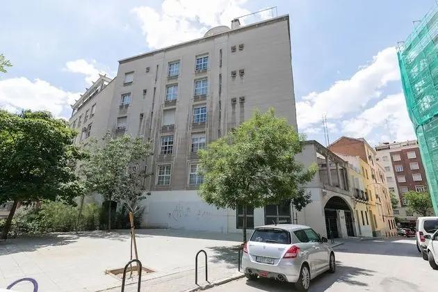 Feelathome Waldorf Suites Apartments - 1